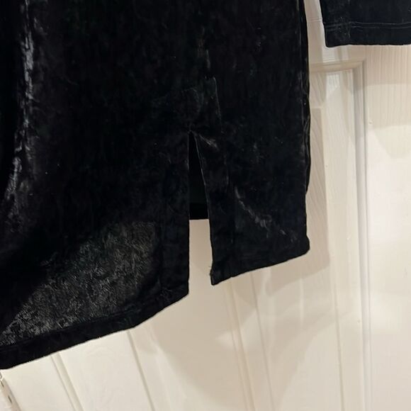 FOREVER 21 BLACK DRESS SZ MEDIUM HIGH NECK LONG SLEEVE MINI SLIT SIDE VELVET - Picture 5 of 11